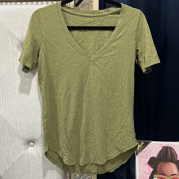 💚Lululemon Love Tee Olive Top - Picture 2 of 11